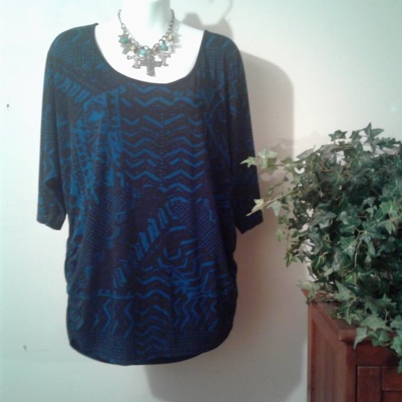 Lavish Tops - Lavish Green and Black Geometric Print Tun SOLD
